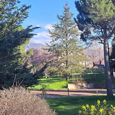 Magnifico Y Gran Jardin Frente A La Sierra.