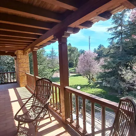 Magnifico Y Gran Jardin Frente A La Sierra. 里亚萨